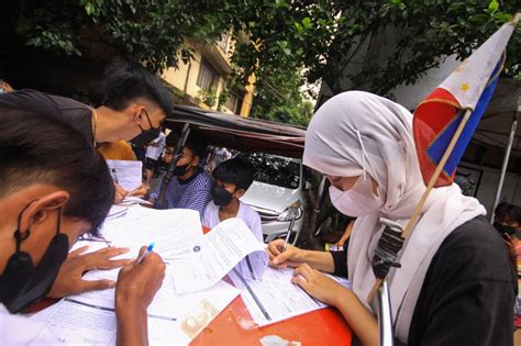 Comelec receives more than 1.3 million applications for voter .
